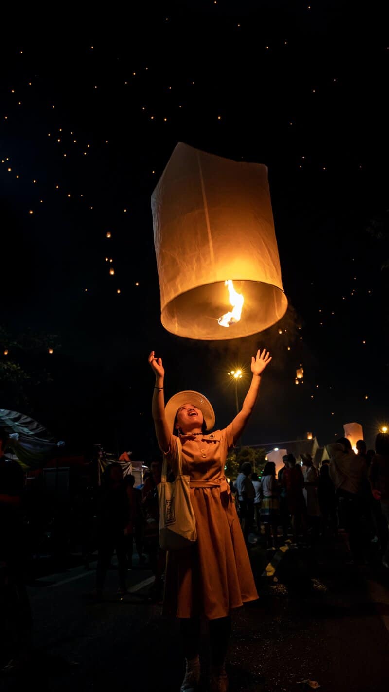 people-in-chiang-mai-digital-nomad-festival-of-lights