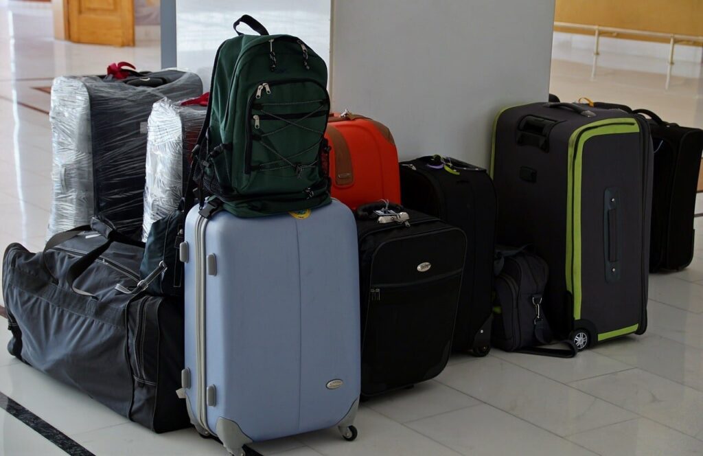 backpack-or-trolley-better-for-digital-nomads