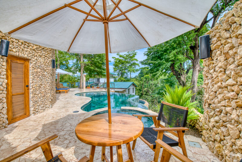 AB732E82-011E-46F6-A910-0FBF8E4226FB